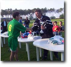 remise de la coupe aux vainqueurs